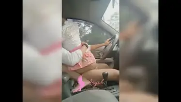 Gadis Baju Adat Bali Ngentot Di Mobil